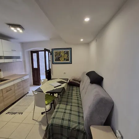 Sidro Apartment *